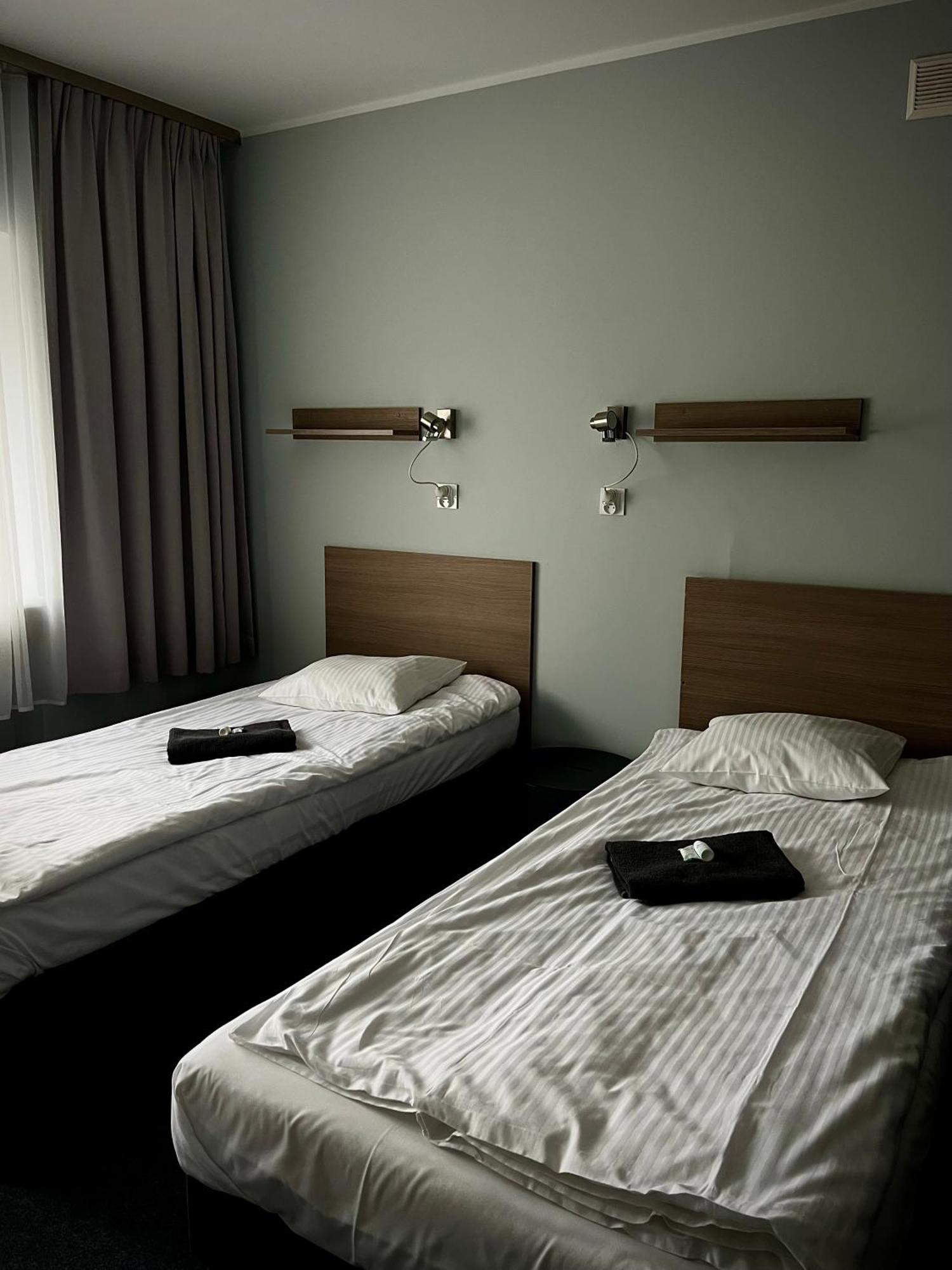 Hostel Azymut Wrzesnia Bagian luar foto