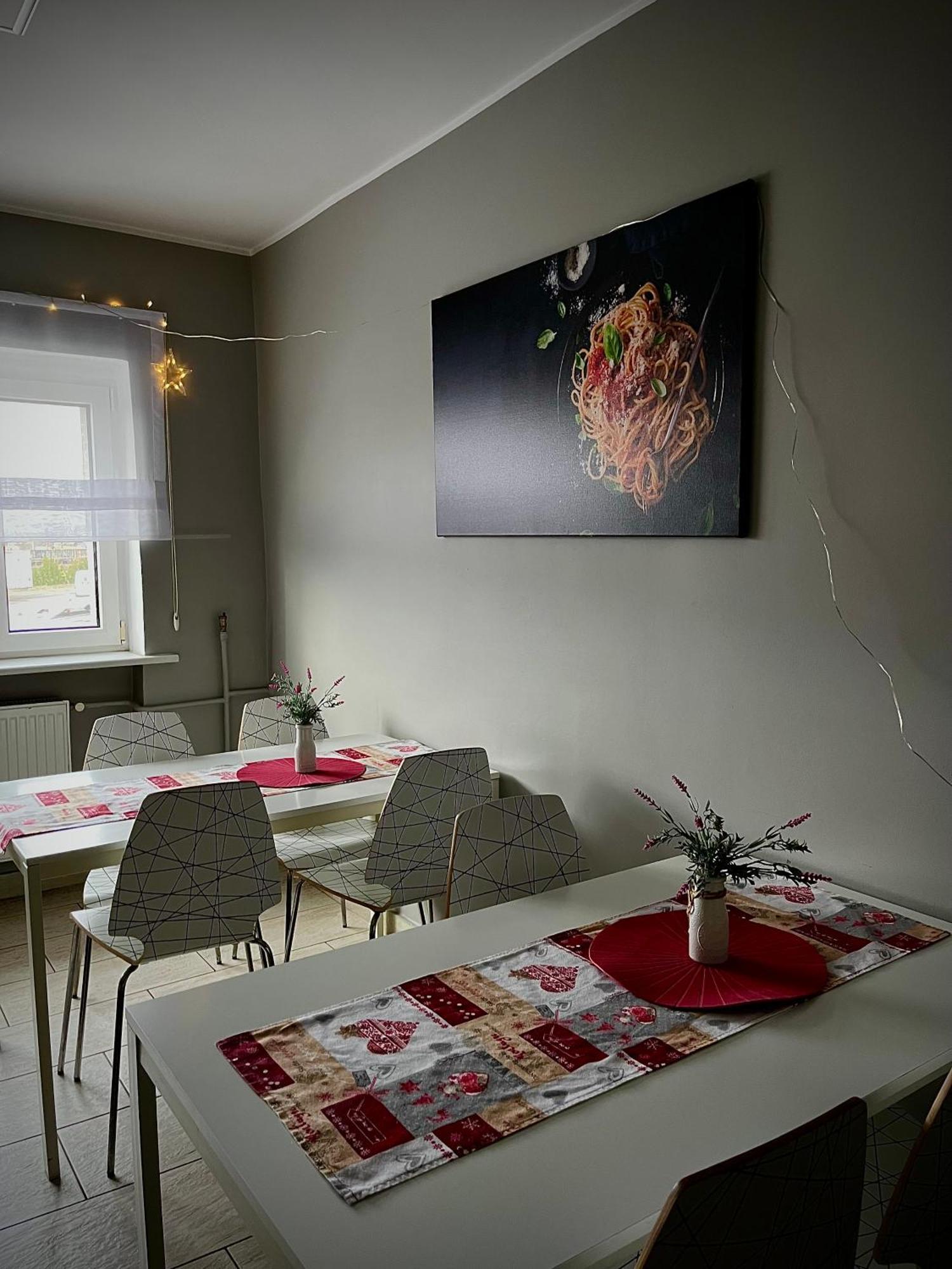Hostel Azymut Wrzesnia Bagian luar foto