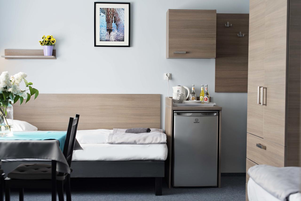 Hostel Azymut Wrzesnia Bagian luar foto