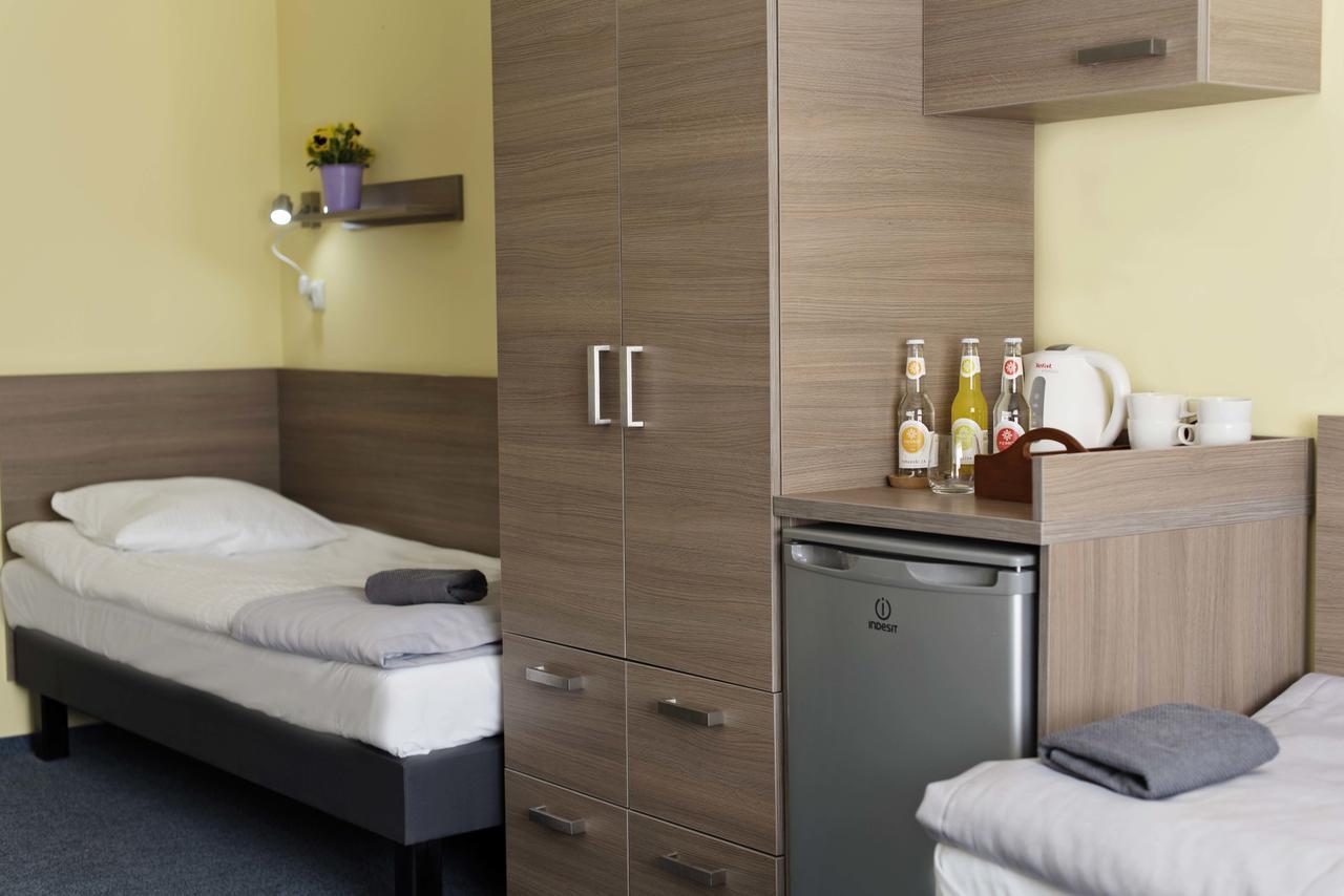 Hostel Azymut Wrzesnia Bagian luar foto