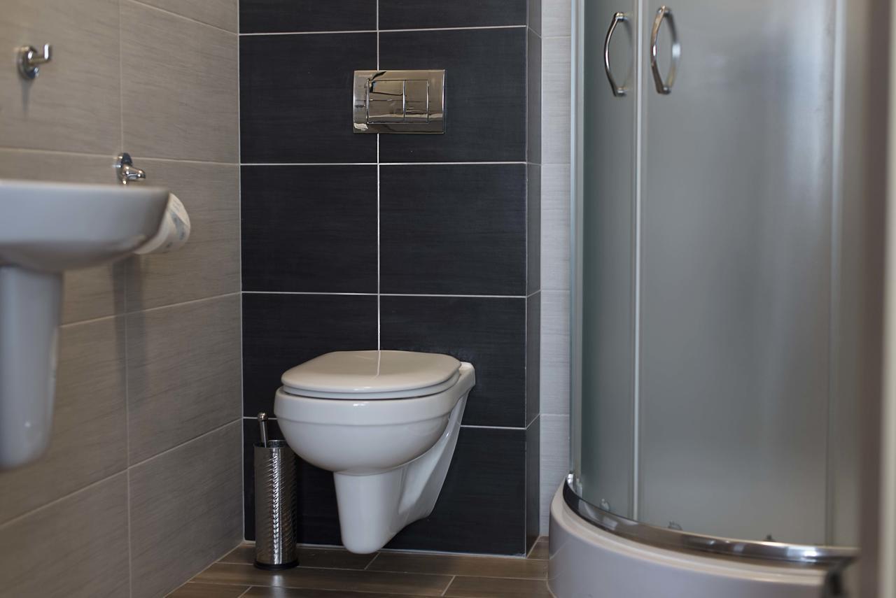 Hostel Azymut Wrzesnia Bagian luar foto