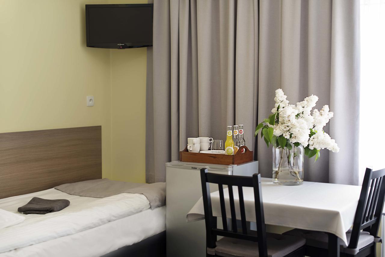 Hostel Azymut Wrzesnia Bagian luar foto