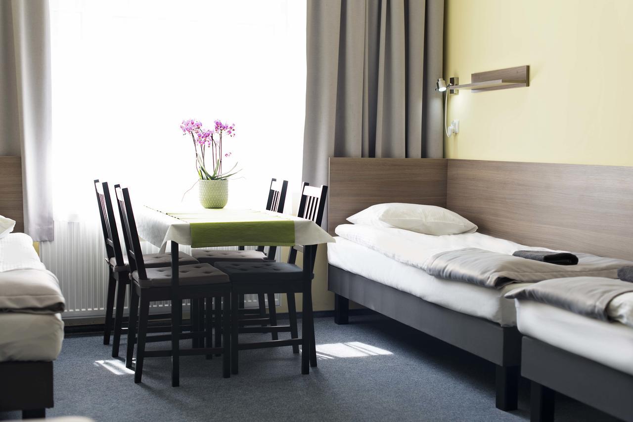 Hostel Azymut Wrzesnia Bagian luar foto