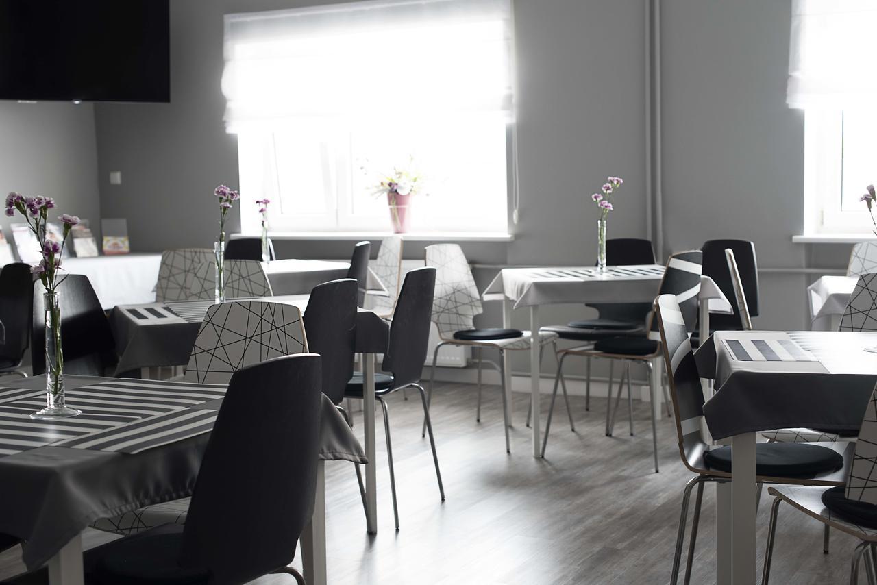 Hostel Azymut Wrzesnia Bagian luar foto